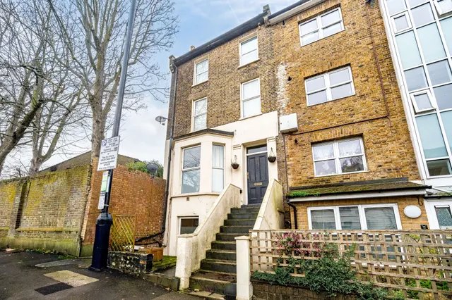 Photo 2 — Basement Flat, 68 Limes Grove, London