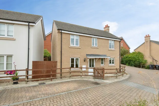 Binyon Way, Royston, photo 1