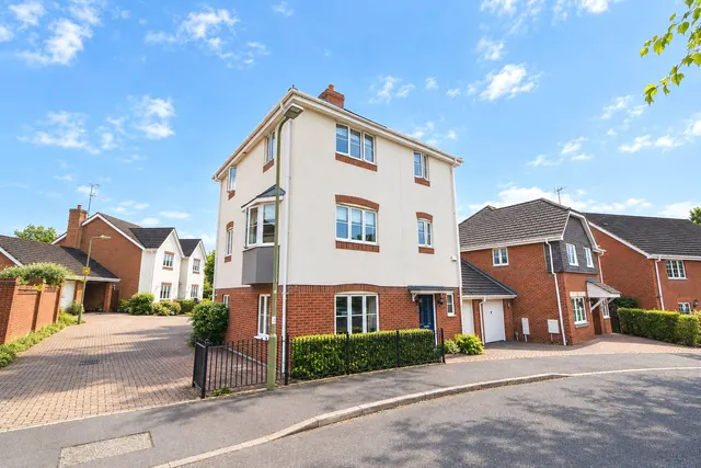 Great Marlow, Hook, Hampshire, RG27 9UA, photo 1