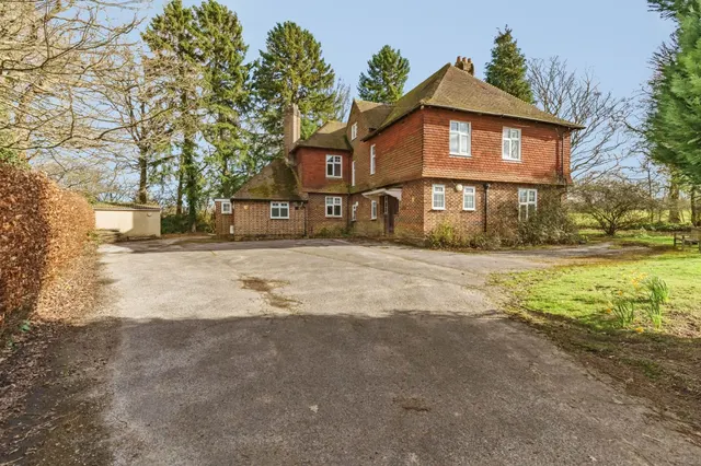 St. Piers Lane, Lingfield, photo 1