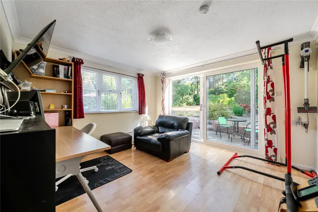 Parkway, Camberley, GU15, photo 3