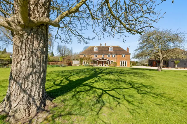The Gables Nash Lee Road, Terrick, HP17, photo 2
