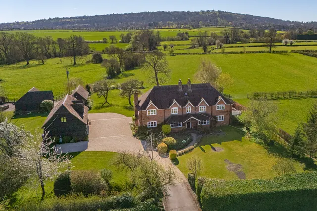 The Gables Nash Lee Road, Terrick, HP17, photo 3