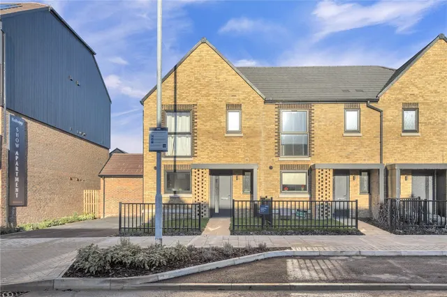 Whitecliff, Ebbsfleet Valley, DA10, photo 1