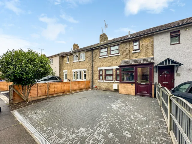 Dacre Avenue, Aveley, RM15 4TH, photo 1