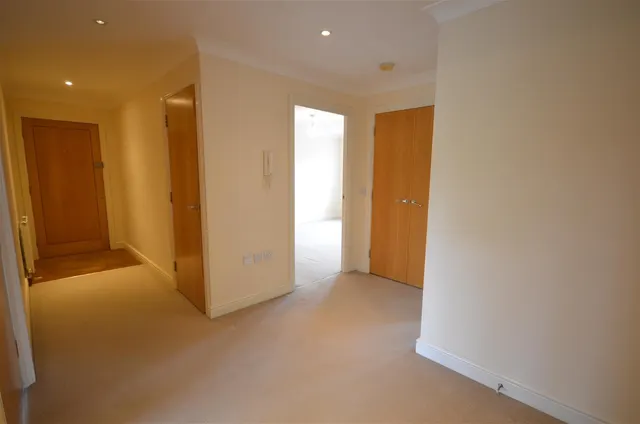Photo 2 — 4 Wood Lane, Ruislip