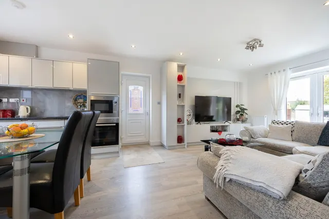 Kingsmead Close, Cheltenham, GL51, photo 2