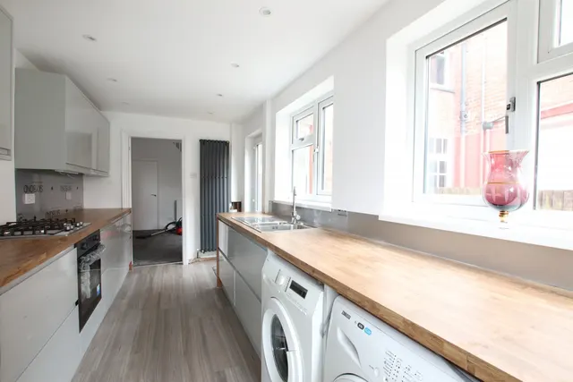 Nottingham Road, New Basford, Nottingham, photo 1