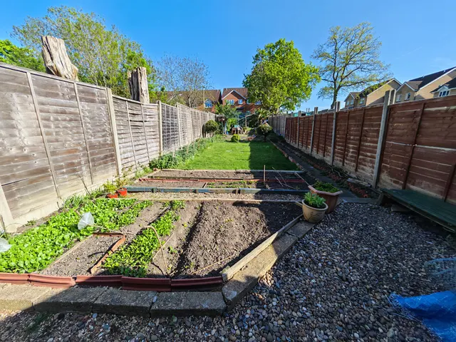 Wood End Lane, Northolt, UB5, photo 3