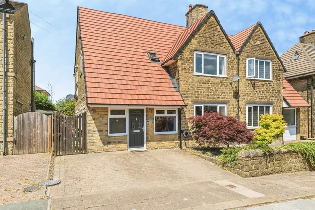 Westfield Avenue, Oakes, Huddersfield, photo 1