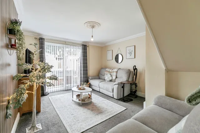 Pagnell Avenue, Thurnscoe, S63, photo 3