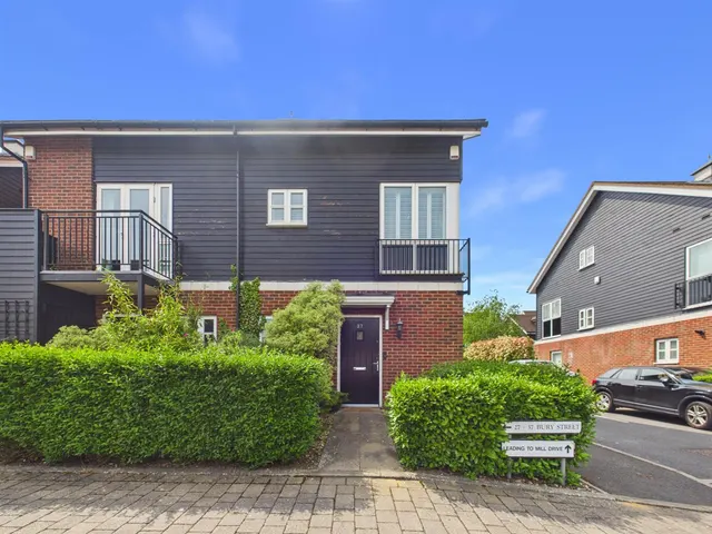 Bury Street, Ruislip, Middlesex, HA4 7SX, photo 1