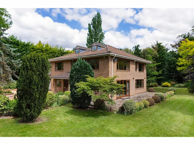 Coombe Ridings, Kingston Upon Thames, KT2, photo 1
