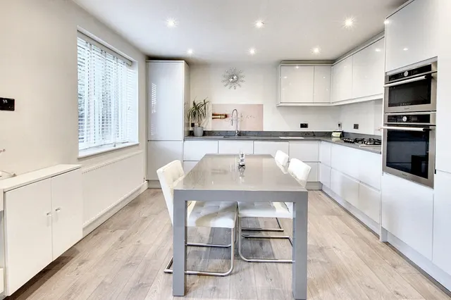 Photo 3 — Flat 1, 8 The Glade, Croydon, Croydon, CR0 7QA