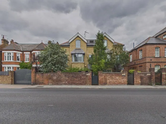 Trinity Road, SW17, photo 1