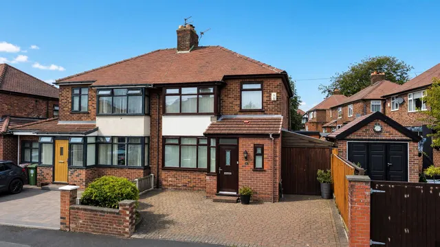 3 bedroom house, Lawrence Road, Windle