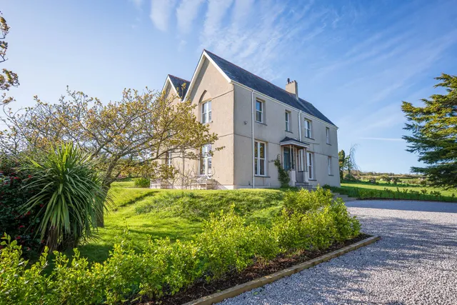 Photo 2 — Hen Ficerdy, Abererch, Pwllheli, Gwynedd, LL53 5YH