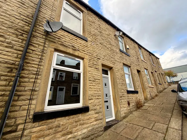 Basil Street, Colne, BB8, photo 1
