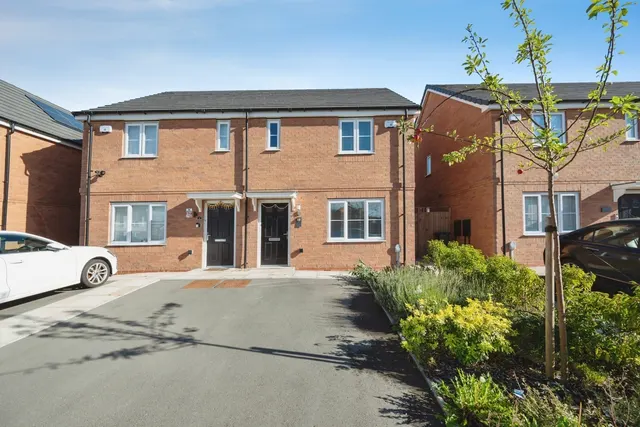 3 bedroom house, Sundowner Grove, Tipton, DY4