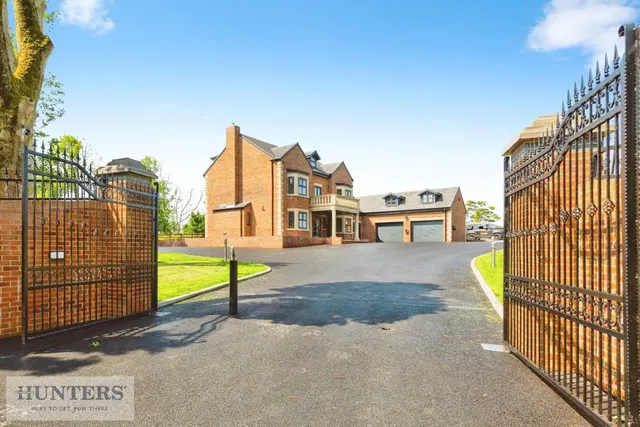 Manor House, The Grange, TS28, photo 3