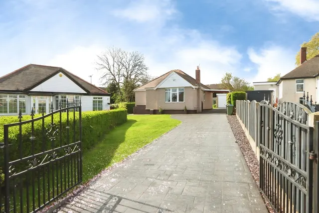 Essendine Crescent, Sheffield, S8, photo 1