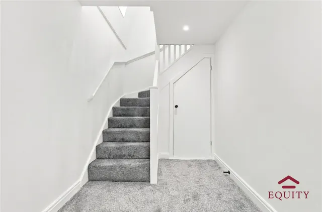 Holmesdale, Waltham Cross, EN8, photo 2