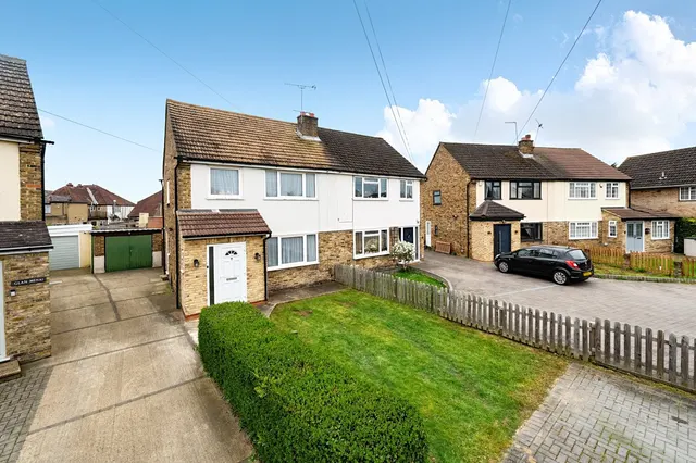 Hurst Road, Near Burnham, SL1, photo 1