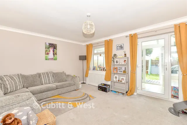 Dinsdale Gardens, Rustington, BN16, photo 3