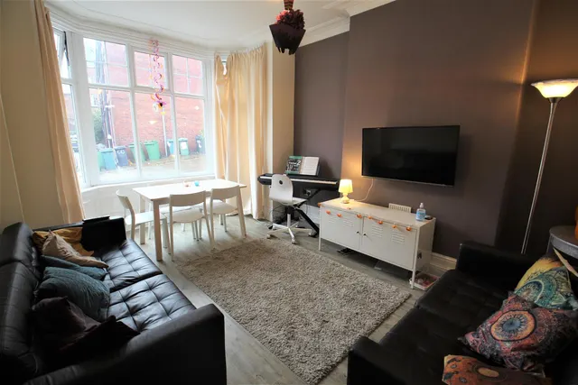 Claremont Avenue, Hyde Park, LS3, photo 1