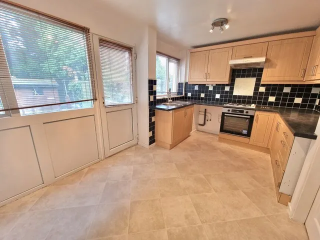 Ashford Drive, CV12, photo 3