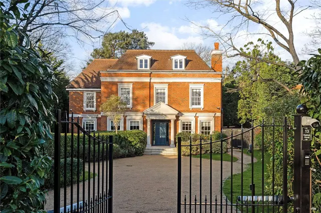 Eaton Park Road, Cobham, Surrey, KT11 2JJ, photo 1