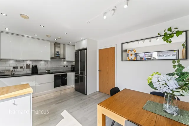 Photo 3 — Tomblin Mews, London