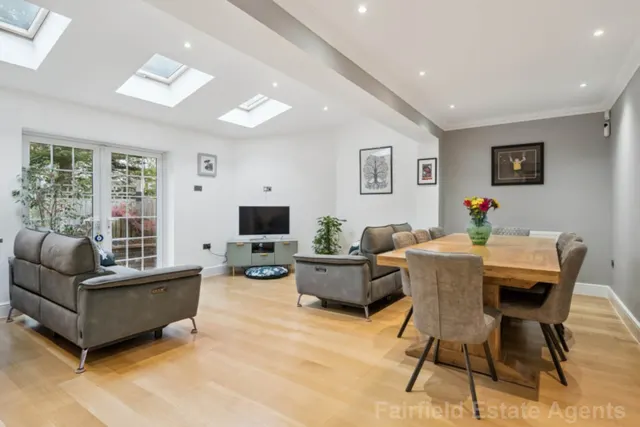 Huntercrombe Gardens, South Oxhey, Watford, Watford, WD19 6TN, photo 1