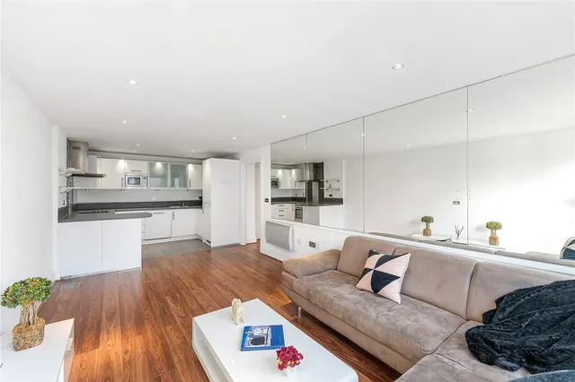 Smugglers Way, Wandsworth, SW18, photo 1