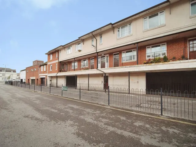 Gloucester Mews, Weymouth, DT4, photo 1