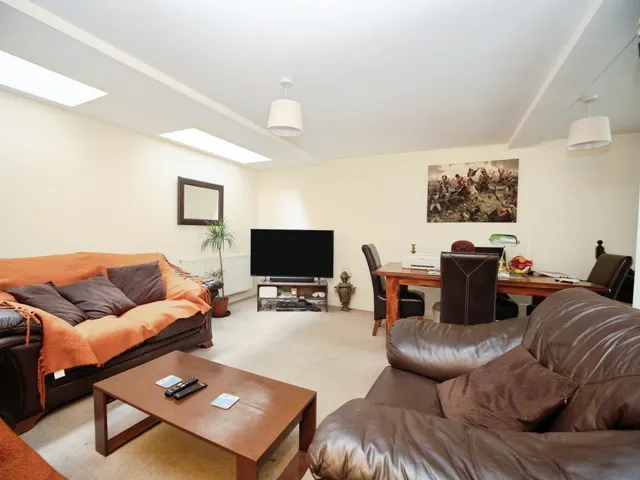 Gloucester Mews, Weymouth, DT4, photo 3