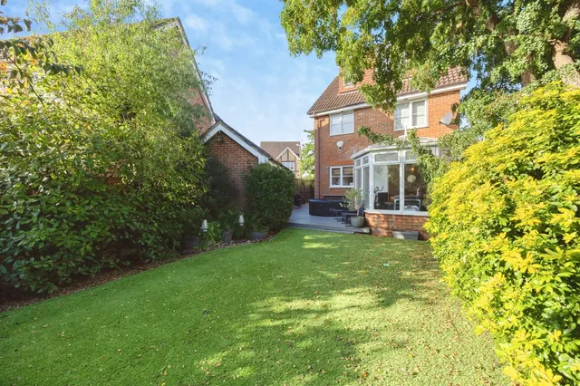 Acorn Close, Kingsnorth, TN23, photo 2