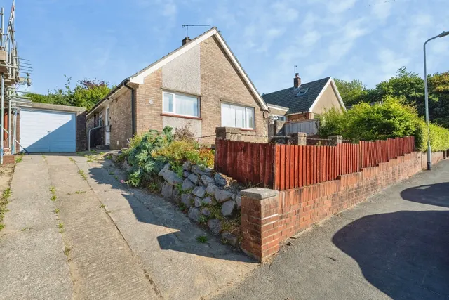 Dylan Road, Killay, SA2, photo 1