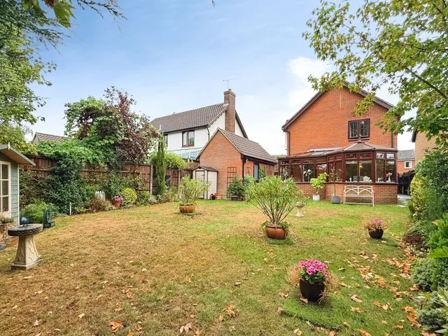 Photo 2 — Nickleby Road, Chelmsford, Essex, CM1 4XG
