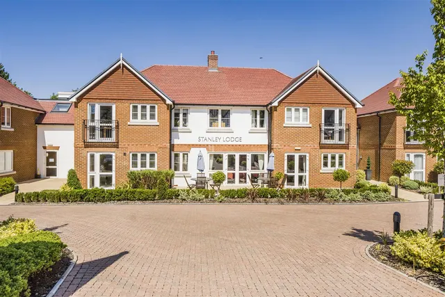 Great Tattenhams, Epsom, KT18, photo 1