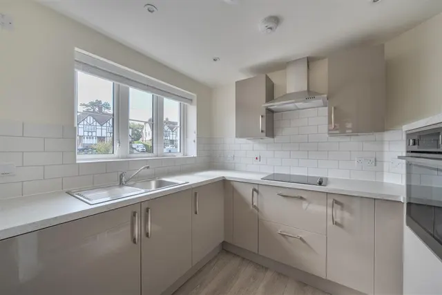 Great Tattenhams, Epsom, KT18, photo 3