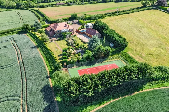 Dancing Hill, North Petherton, TA6, photo 1