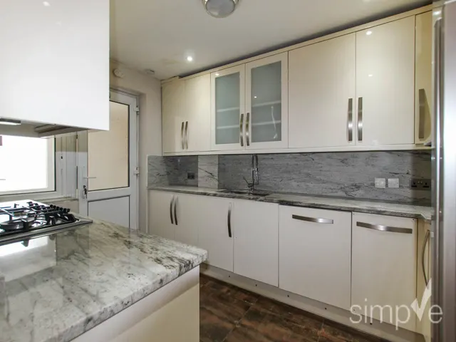 Cranford Drive, Hayes, UB3, photo 3