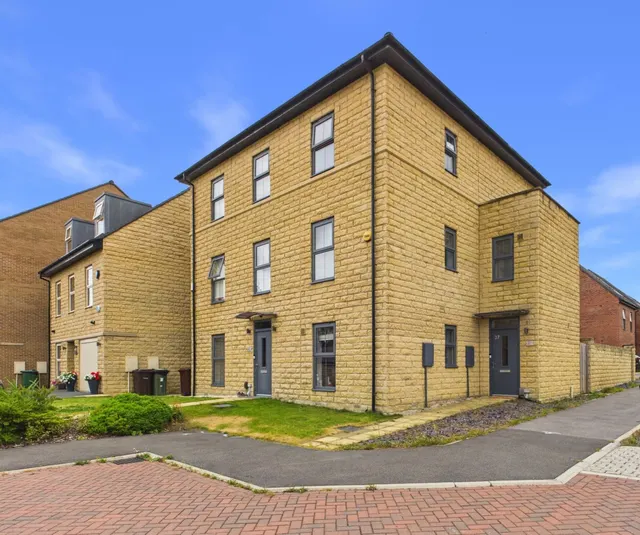 Voysey Avenue, Castleford, WF10, photo 1