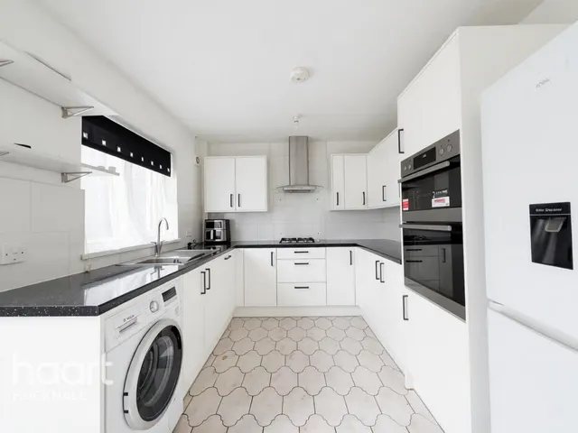Niklaus Court, Nottingham, NG5, photo 2