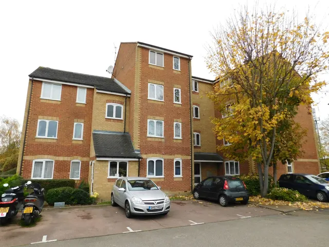 Burket Close, Southall, Greater London, UB2 5NU, photo 1
