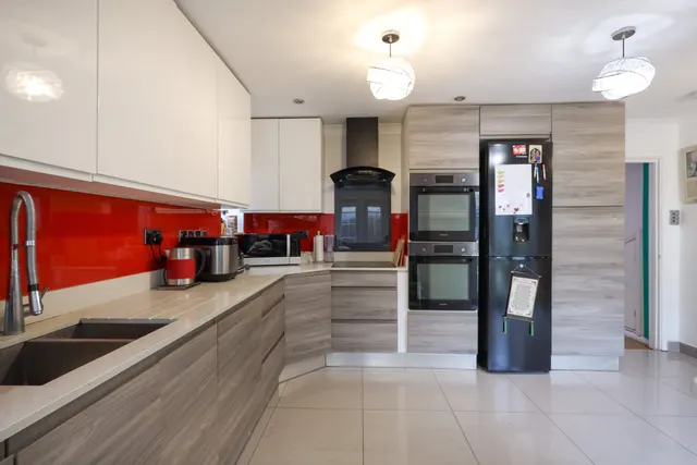 Kings Drive, Edgware, HA8, photo 2
