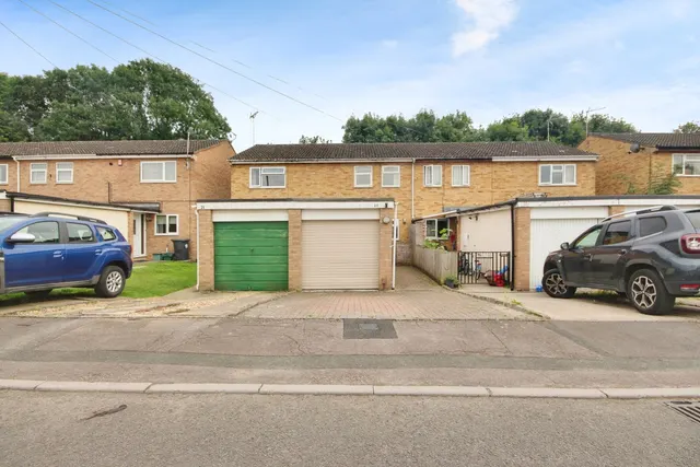 Armscroft Gardens, Gloucester, GL2, photo 1