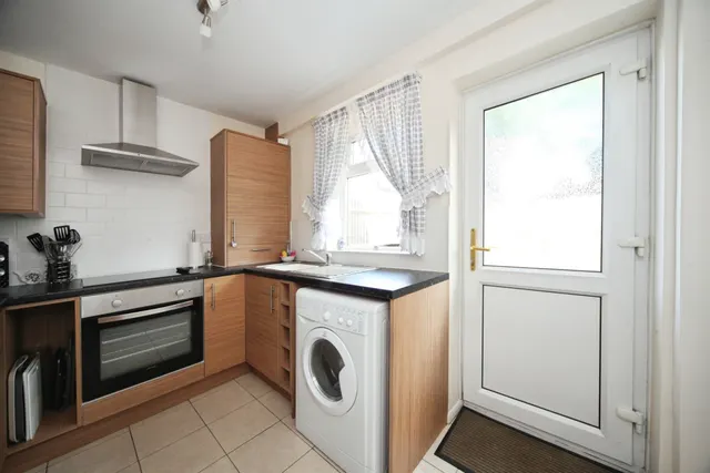 Mullion Close, Luton, LU2, photo 3