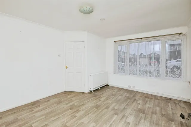 Winchester Drive, Burton-On-Trent, DE14, photo 3